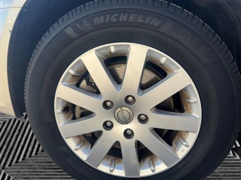 Used 2015 Chrysler Town & Country LX image 14