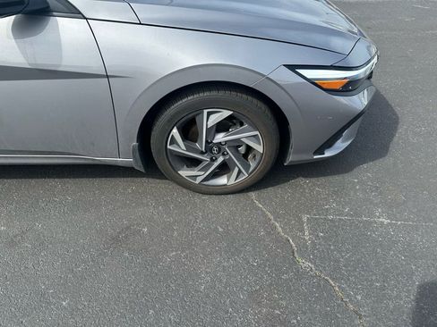 Certified 2025 Hyundai Elantra Sport image 32