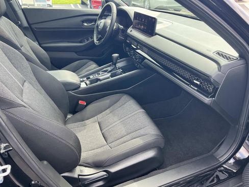 Used 2025 Honda Accord Sport image 31