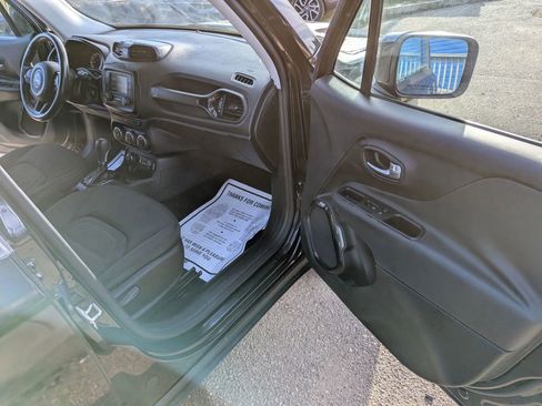 Used 2016 Jeep Renegade Latitude AWD/4WD image 37