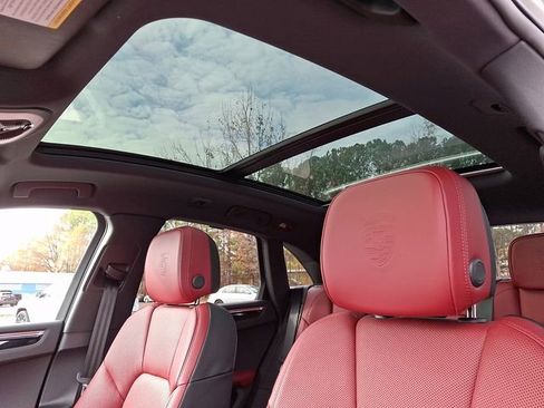 Used 2025 Porsche Macan image 18