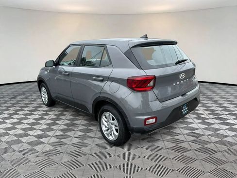 Used 2021 Hyundai Venue SE FWD image 5