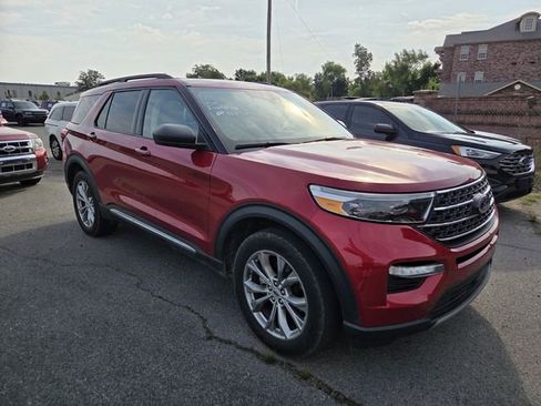 Used 2022 Ford Explorer XLT w/ Equipment Group 202A AWD/4WD image 3