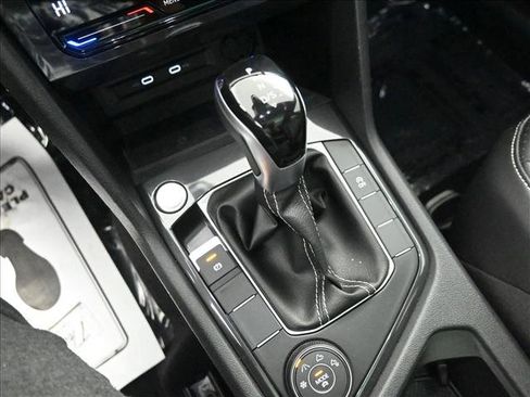 Used 2024 Volkswagen Tiguan SE image 14