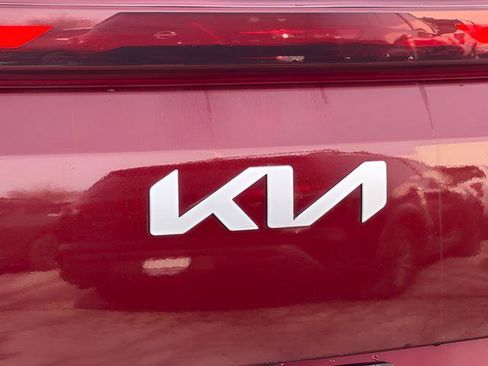 Used 2025 Kia Carnival image 10