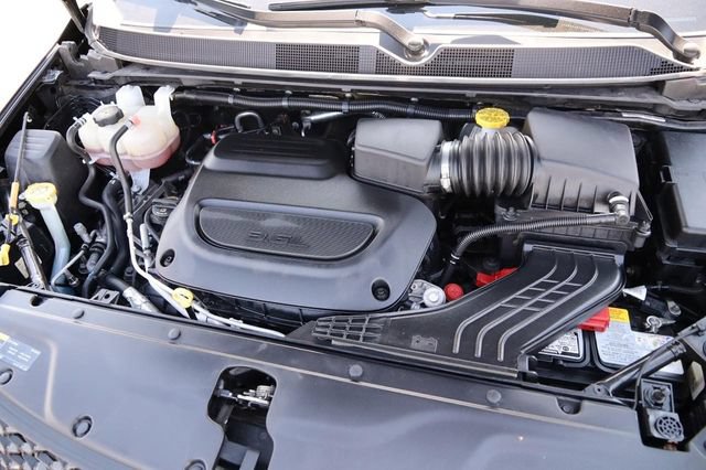 Used 2025 Chrysler Pacifica Limited FWD image 31