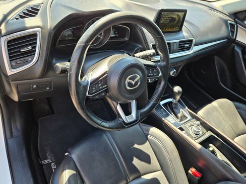 Used 2018 MAZDA MAZDA3 Touring FWD image 18