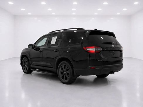 Used 2025 Honda Pilot Sport image 3