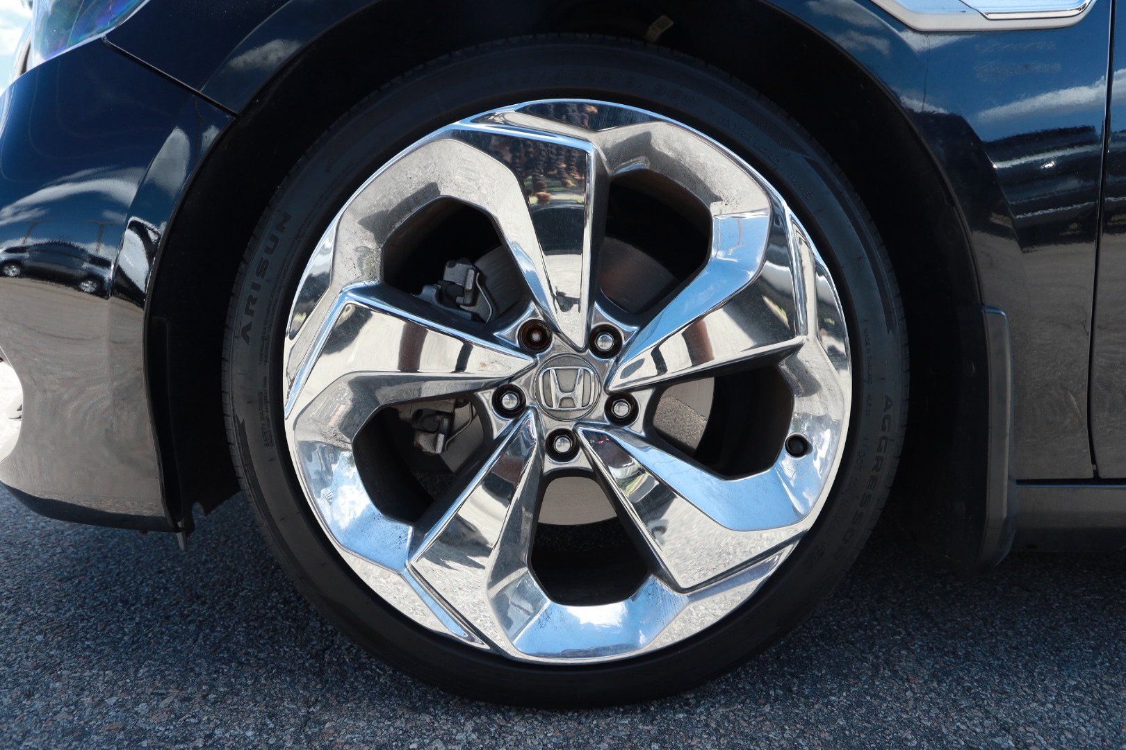 Used 2018 Honda Accord Touring image 9