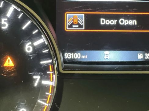 Used 2018 Nissan Pathfinder SV image 7