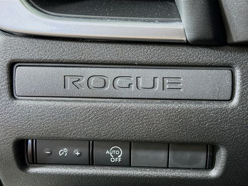 Used 2023 Nissan Rogue S AWD/4WD image 17