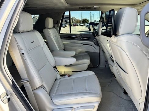 Used 2023 Cadillac Escalade Premium Luxury Platinum image 11