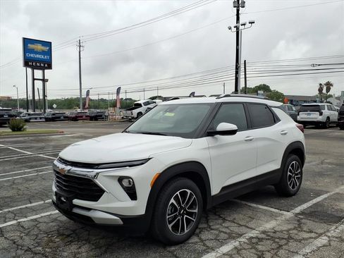 New 2026 Chevrolet TrailBlazer LT w/ LT Cold Weather Package FWD image 7