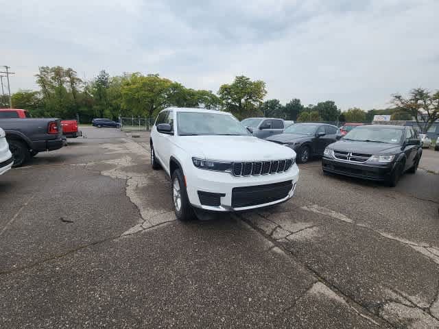 Used 2023 Jeep Grand Cherokee L Laredo w/ Luxury Tech Group I AWD/4WD image 6
