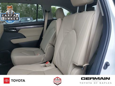 Used 2024 Toyota Highlander Limited FWD image 20