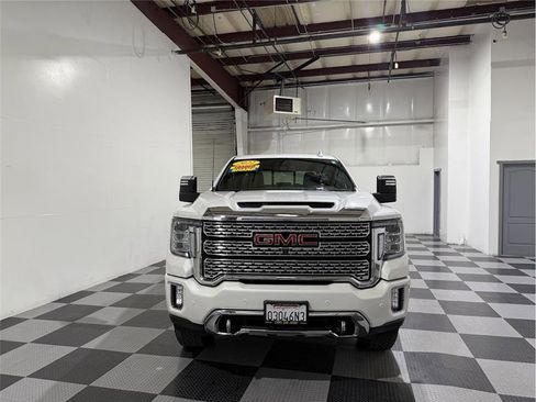 Used 2022 GMC Sierra 3500 Denali image 3