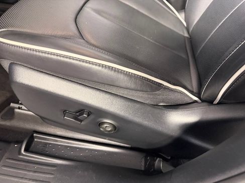Used 2026 Chrysler Pacifica Limited FWD image 22