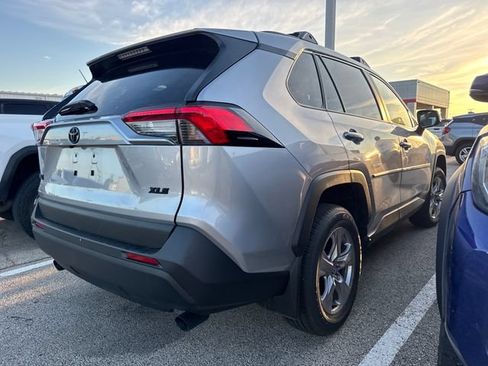 Used 2025 Toyota RAV4 XLE w/ Convenience Package FWD image 5