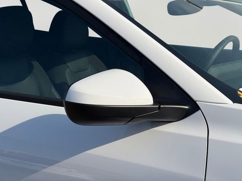 Used 2025 Chevrolet Trax LT w/ LT Convenience Package image 11