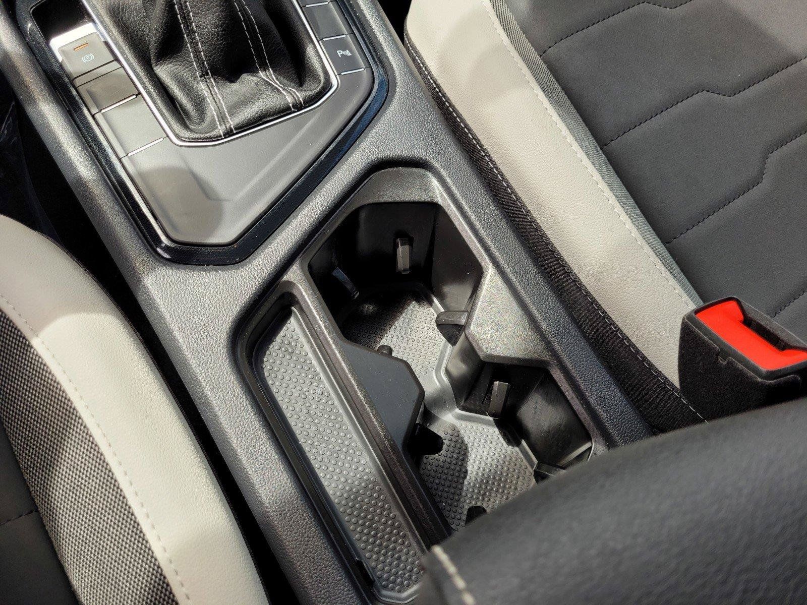 Certified 2025 Volkswagen Taos SE FWD image 24