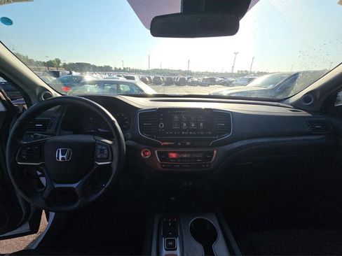 Used 2025 Honda Ridgeline Sport image 16