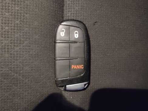 Used 2020 Jeep Grand Cherokee Laredo image 32