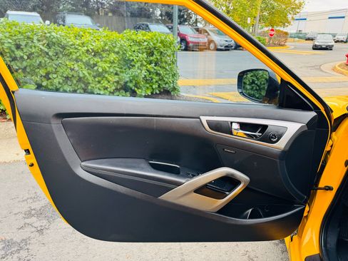 Used 2013 Hyundai Veloster image 12