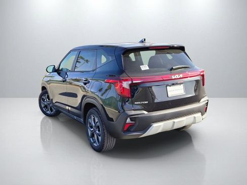 New 2026 Kia Seltos LX FWD image 8