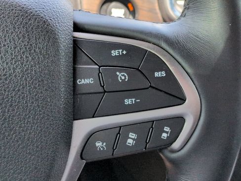 Used 2018 Jeep Grand Cherokee Overland RWD image 28