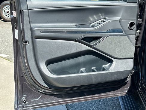 Used 2025 Lincoln Navigator Reserve image 10