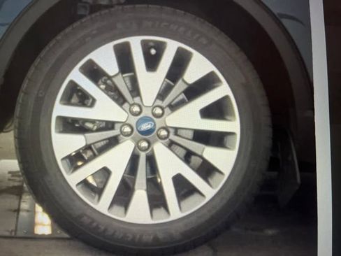 Used 2020 Ford Escape Titanium w/ Titanium Premium Package 2.0 FWD image 11