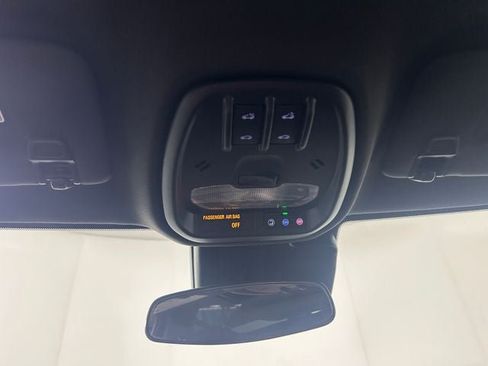 Used 2025 Chevrolet Trax RS w/ Sunroof Package FWD image 24