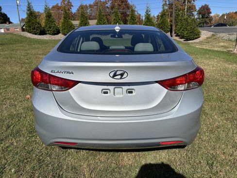 Used 2013 Hyundai Elantra GLS w/ Preferred Pkg image 2