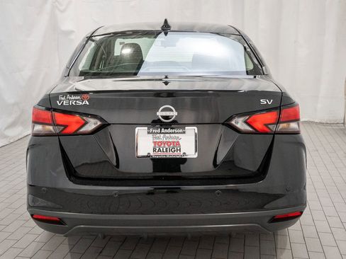Used 2023 Nissan Versa SV image 4