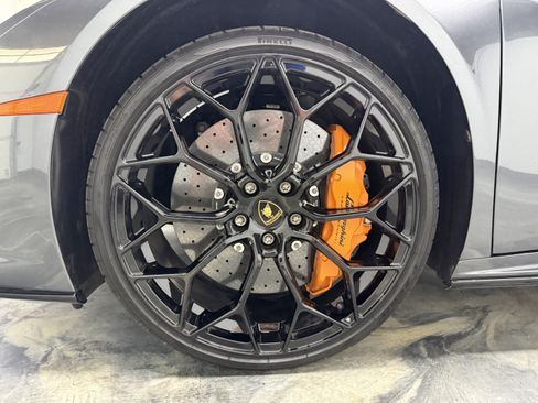 Used 2023 Lamborghini Huracan EVO RWD image 28