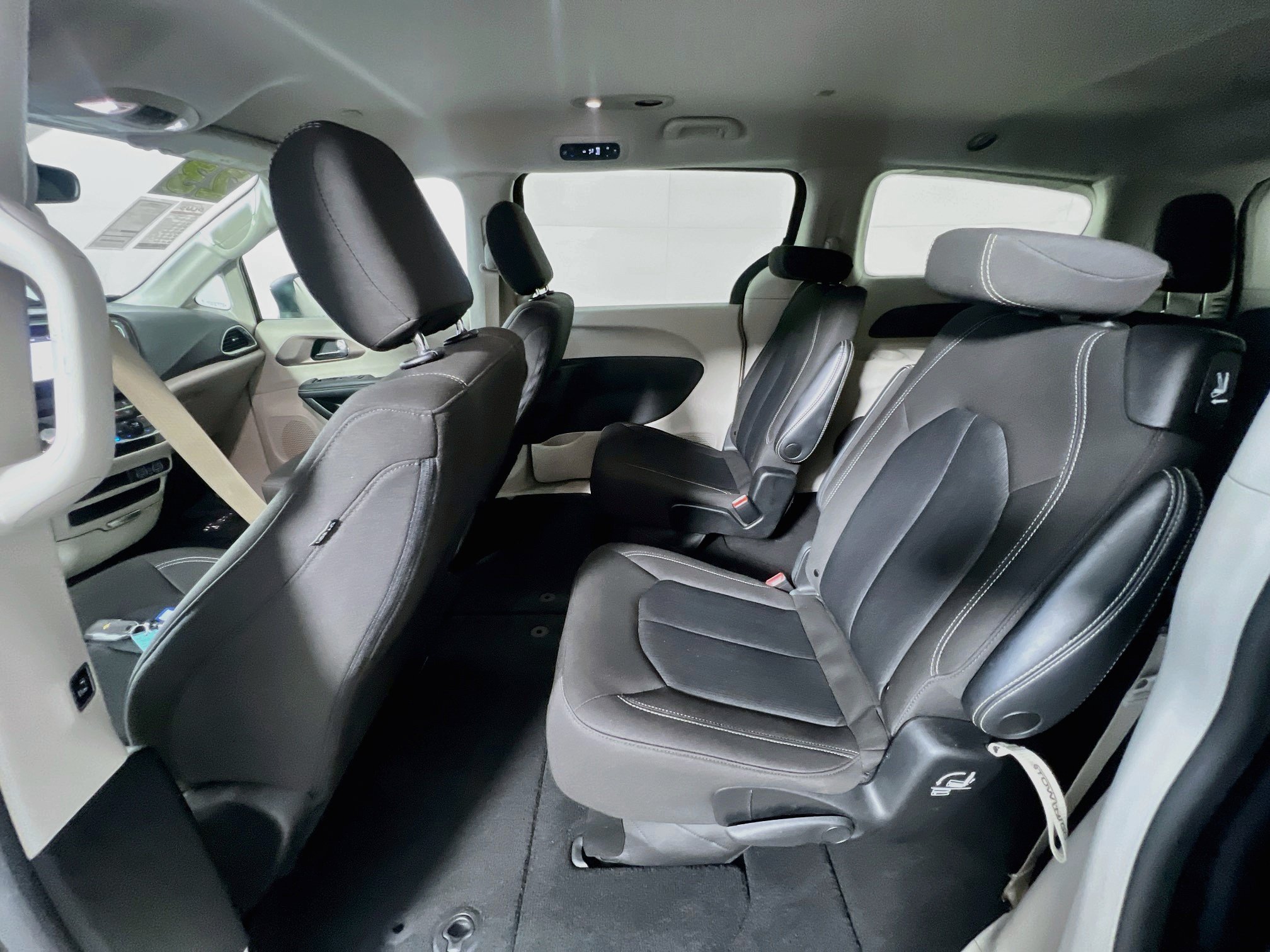 Used 2023 Chrysler Voyager LX FWD image 29