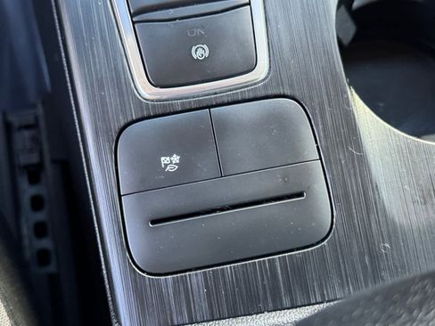 Used 2022 Ford Escape SE image 17