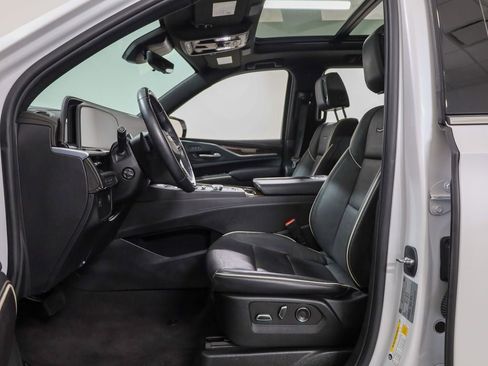 Used 2023 Cadillac Escalade Premium Luxury image 13
