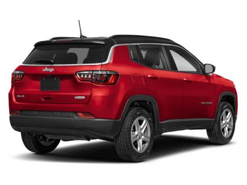 Certified 2024 Jeep Compass Latitude AWD/4WD image 3
