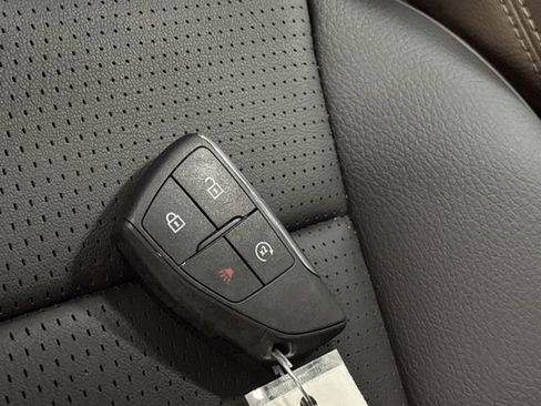 Used 2024 GMC Canyon Denali image 30