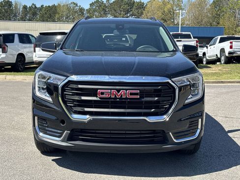 Certified 2024 GMC Terrain SLE w/ Driver Convenience Package image 3