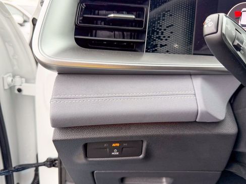 New 2026 Volkswagen Tiguan SE R-Line image 19