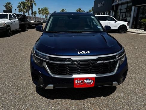 Used 2024 Kia Seltos EX FWD image 2
