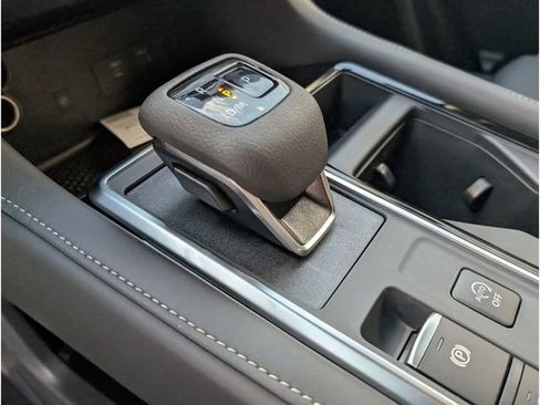 New 2025 Nissan Pathfinder SL w/ SL Premium Package image 24