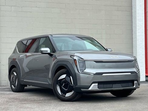 Certified 2024 Kia EV9 Light image 1