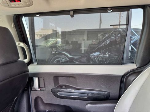 Used 2017 Kia Sedona SX Limited FWD image 36
