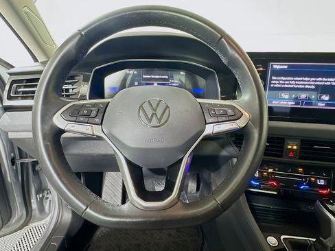Used 2025 Volkswagen Jetta SE FWD image 15
