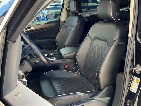 Used 2024 Volkswagen Atlas SEL Premium R-Line image 12