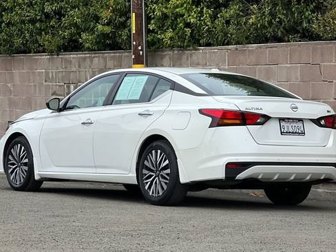 Used 2024 Nissan Altima 2.5 SV FWD image 8