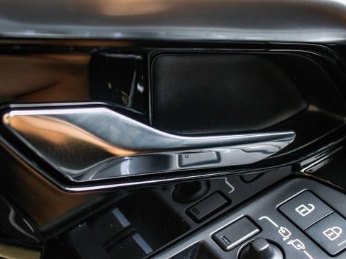 Used 2023 Land Rover Range Rover Evoque S AWD/4WD image 9